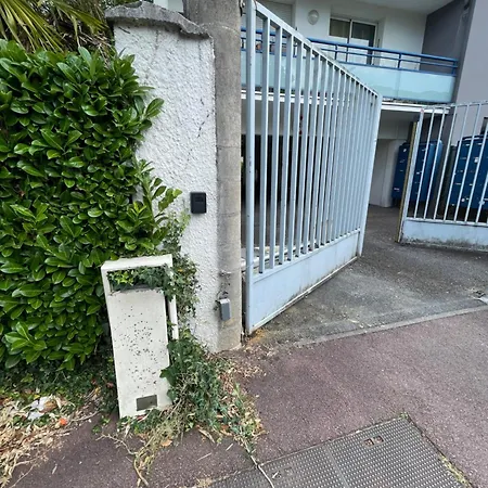 Proche Kedge Et Universitee Cosy Avec Clim ,parking ,cuisine Equipee ,sdb Et Jardin