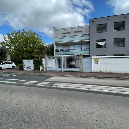 Proche Kedge Et Universitee Cosy Avec Clim ,parking ,cuisine Equipee ,sdb Et Jardin * Talence