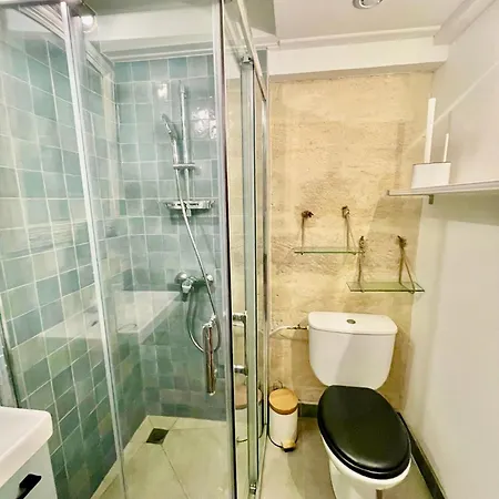 Proche Kedge Et Universitee Cosy Avec Clim ,parking ,cuisine Equipee ,sdb Et Jardin Apartmán